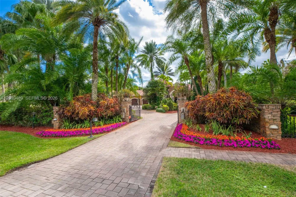16740 Berkshire Ct Southwest Ranches, FL 33331