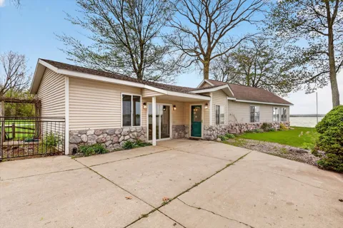 13117 Lakeshore Drive