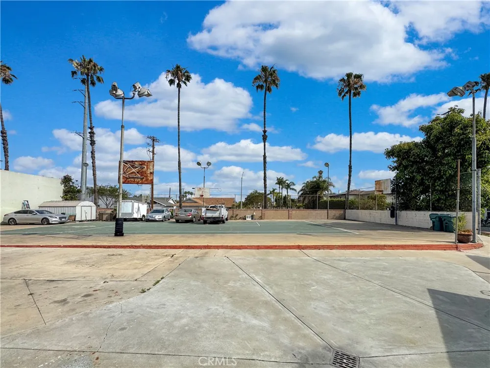 7736 Sugar Drive Huntington Beach, CA 92647