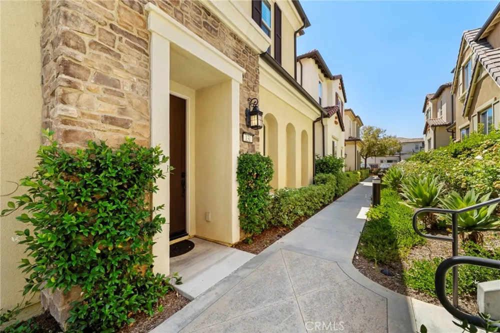 131 Primrose Drive Lake Forest, CA 92610