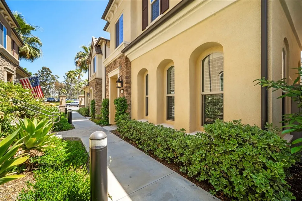 131 Primrose Drive Lake Forest, CA 92610