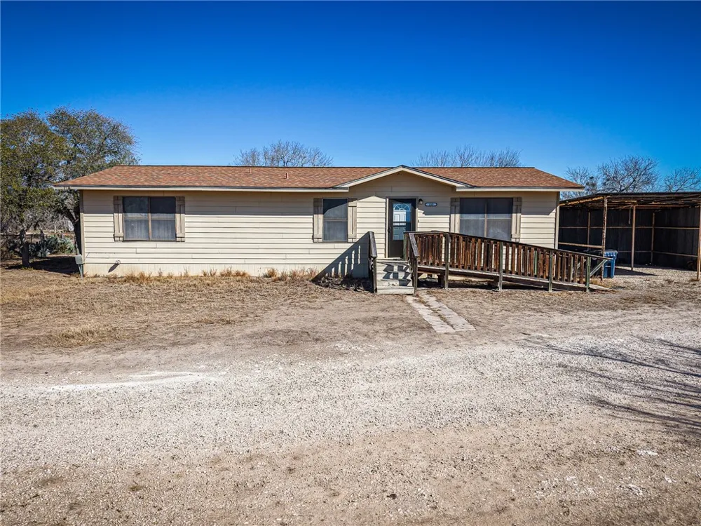 180 Recreation Road 8 Calliham, TX 78007