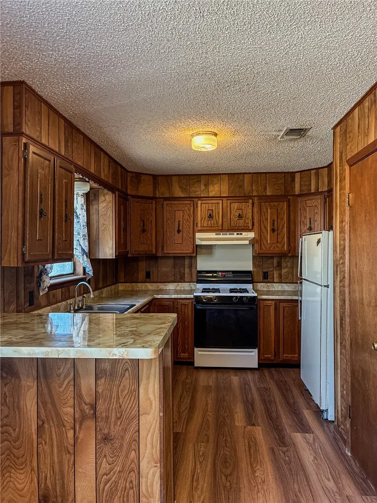180 Recreation Road 8 Calliham, TX 78007