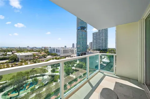 650 West Ave #1104