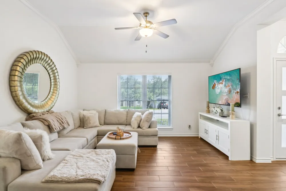 201 Sailmaster Street Lakeway, TX 78734