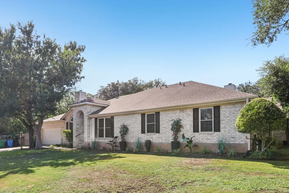 201 Sailmaster Street Lakeway, TX 78734