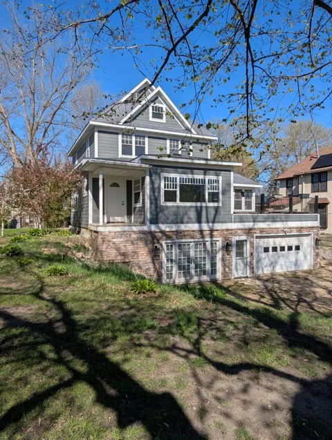 405 Vine Avenue