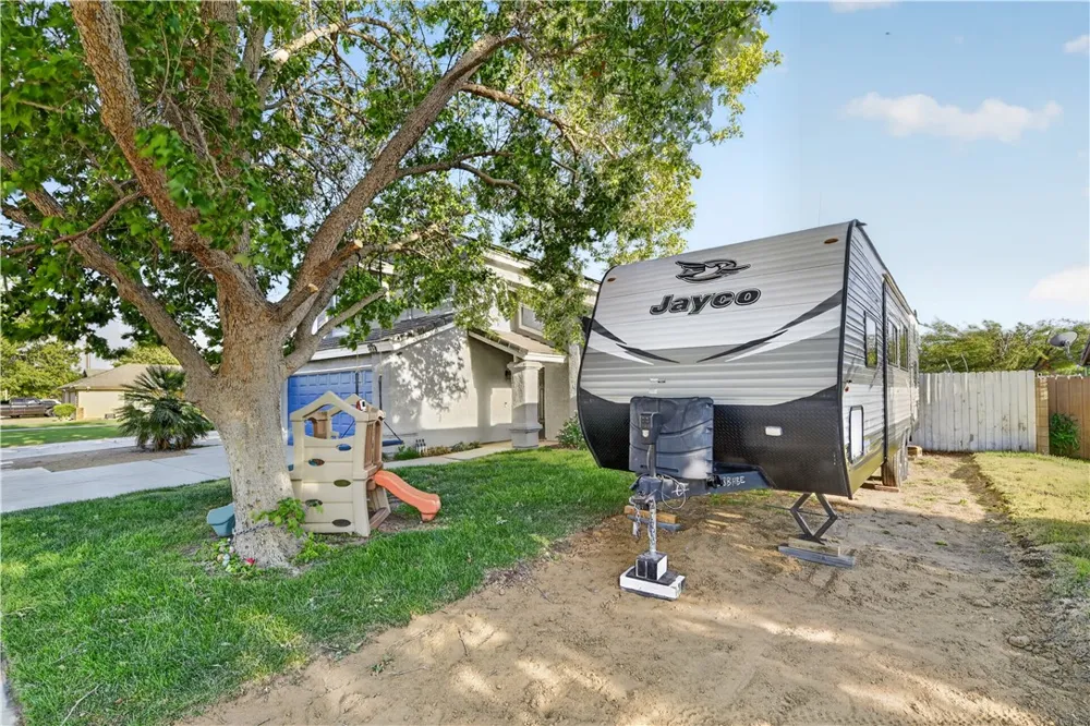 834 E Avenue J6 Lancaster, CA 93535