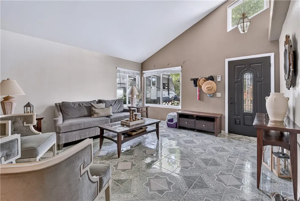 834 E Avenue J6 Lancaster, CA 93535