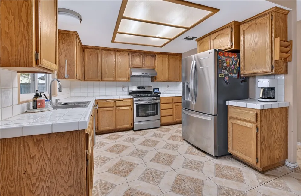 834 E Avenue J6 Lancaster, CA 93535