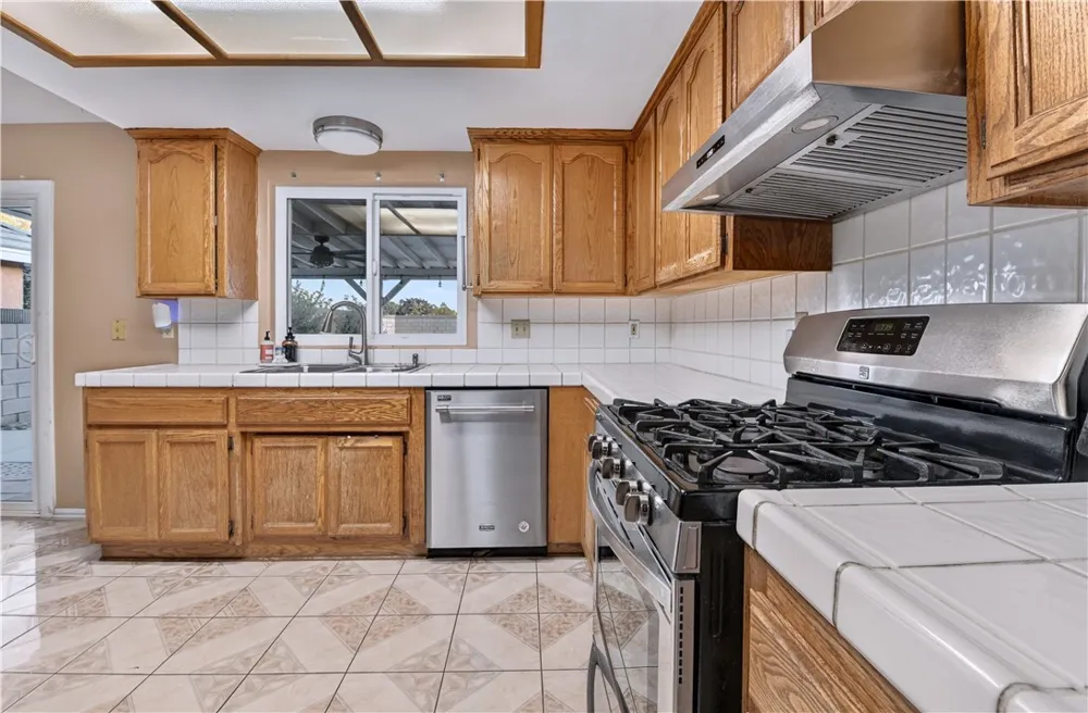 834 E Avenue J6 Lancaster, CA 93535
