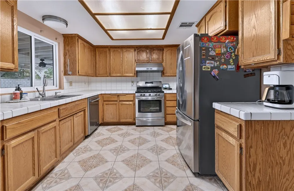 834 E Avenue J6 Lancaster, CA 93535