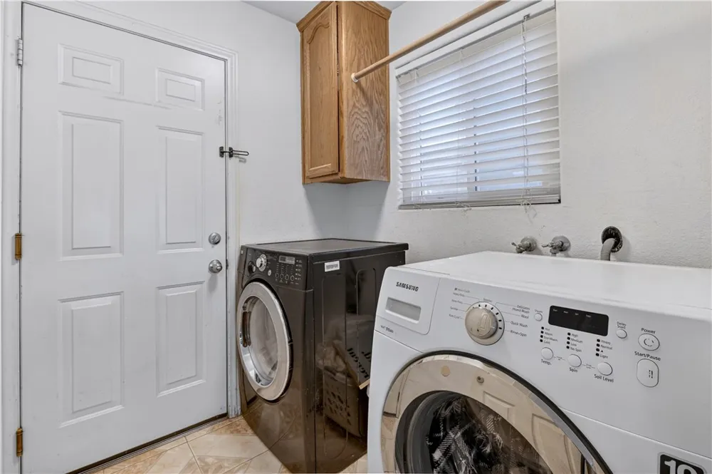 834 E Avenue J6 Lancaster, CA 93535