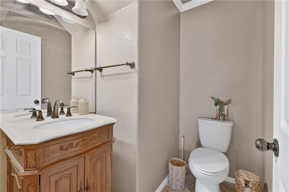 834 E Avenue J6 Lancaster, CA 93535