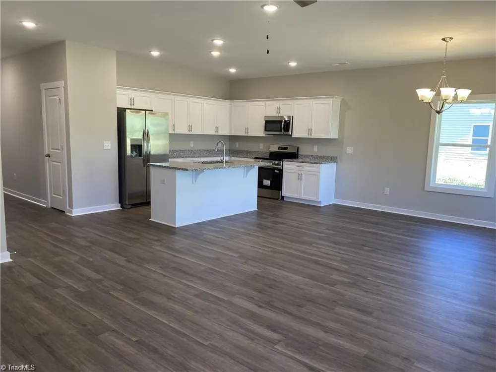 413 E Lee Avenue Yadkinville, NC 27055