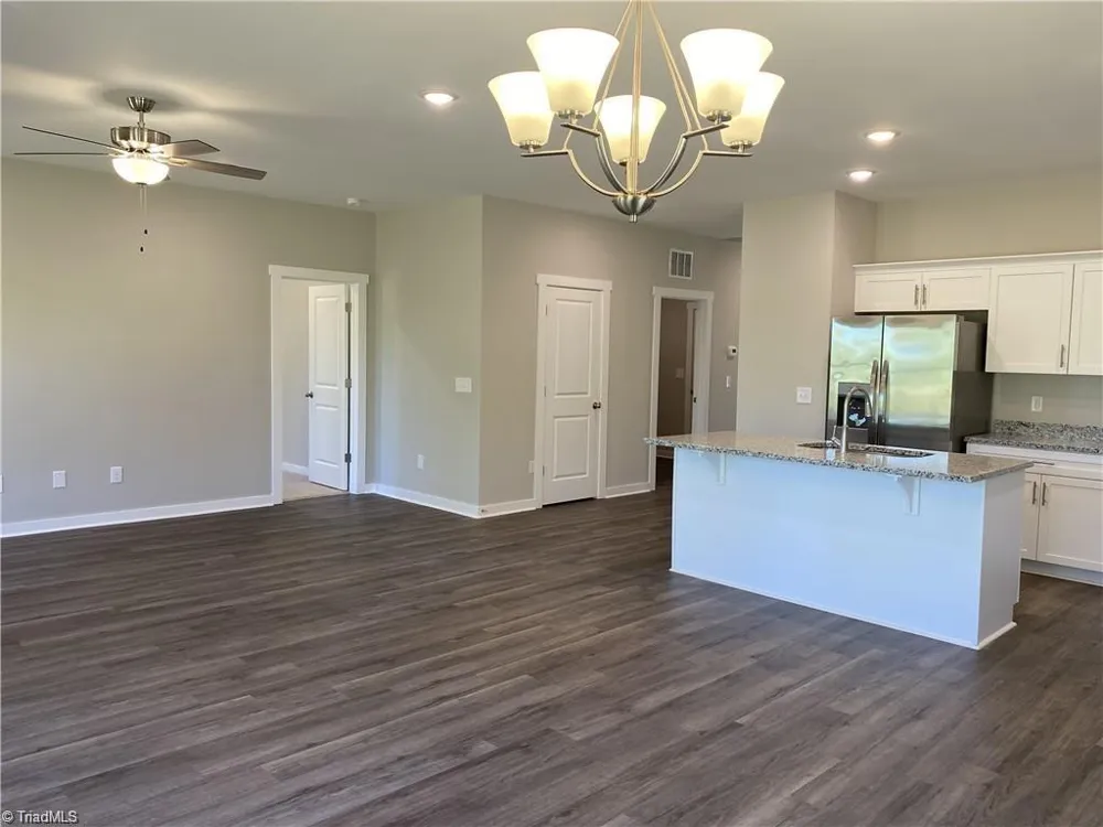 413 E Lee Avenue Yadkinville, NC 27055