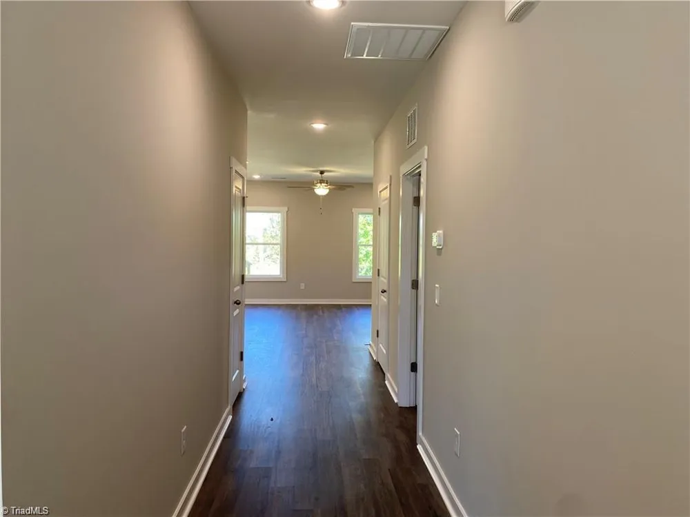 413 E Lee Avenue Yadkinville, NC 27055
