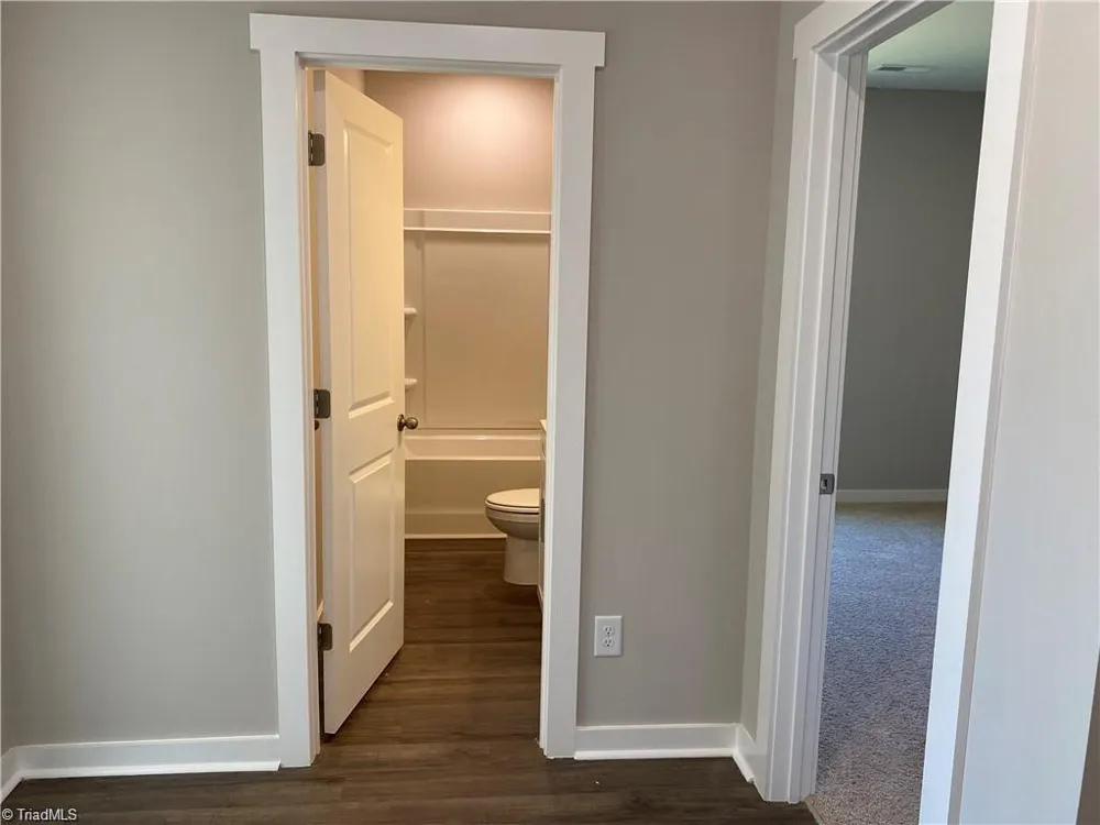 413 E Lee Avenue Yadkinville, NC 27055