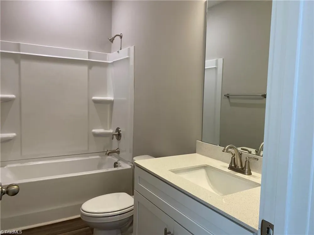 413 E Lee Avenue Yadkinville, NC 27055