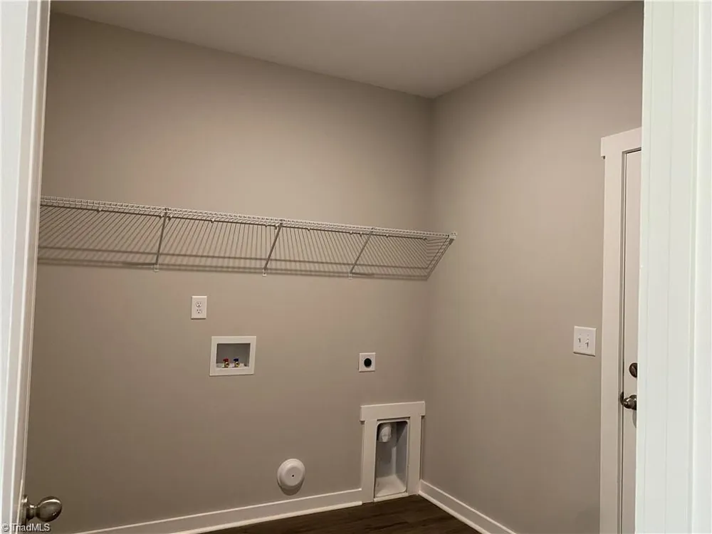 413 E Lee Avenue Yadkinville, NC 27055