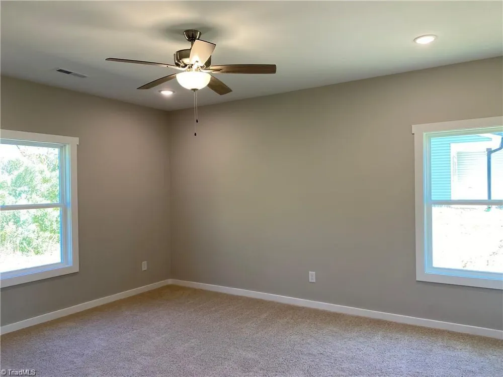 413 E Lee Avenue Yadkinville, NC 27055