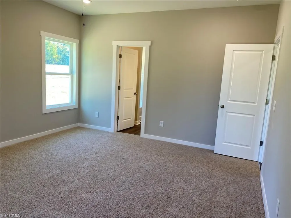 413 E Lee Avenue Yadkinville, NC 27055