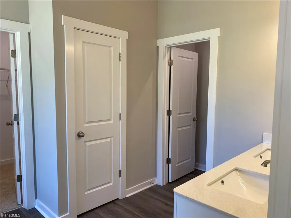 413 E Lee Avenue Yadkinville, NC 27055
