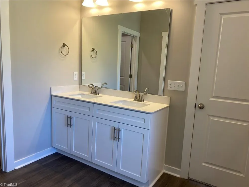 413 E Lee Avenue Yadkinville, NC 27055