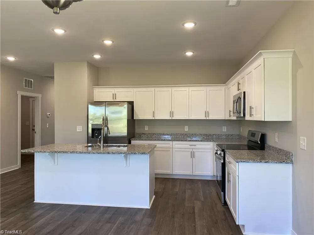 413 E Lee Avenue Yadkinville, NC 27055