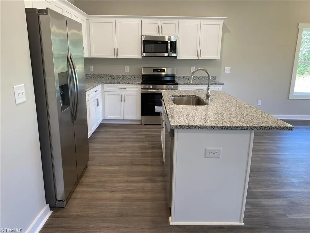 413 E Lee Avenue Yadkinville, NC 27055