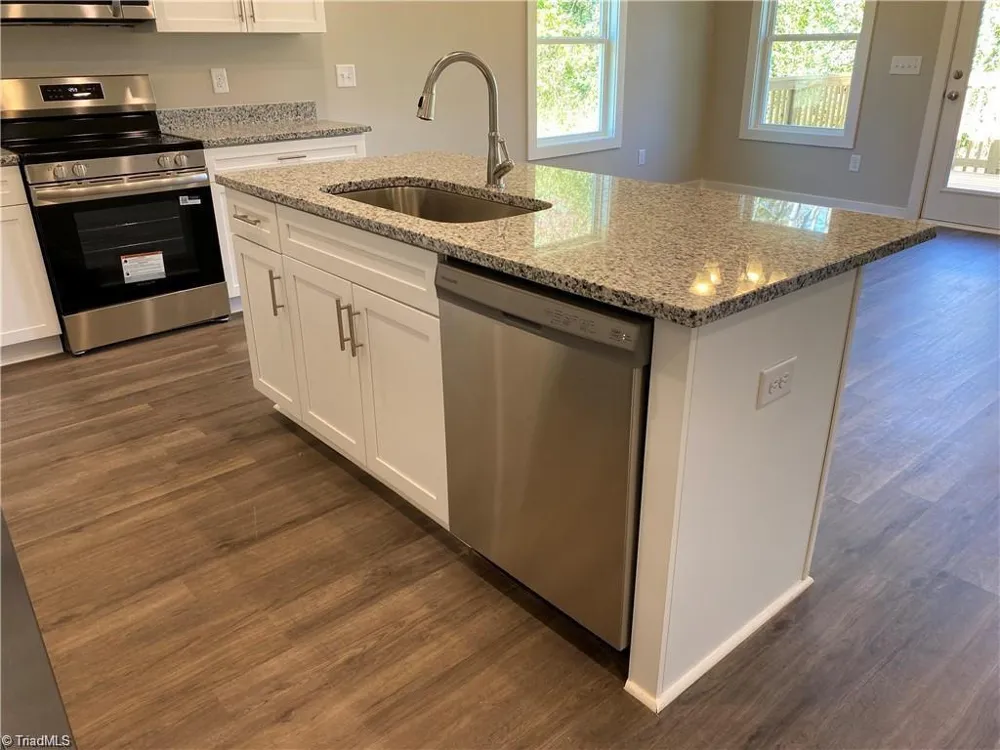 413 E Lee Avenue Yadkinville, NC 27055