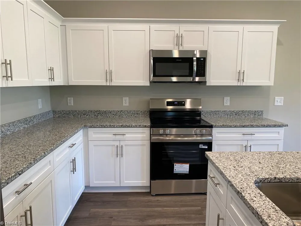 413 E Lee Avenue Yadkinville, NC 27055