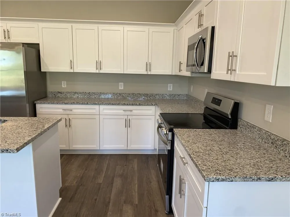 413 E Lee Avenue Yadkinville, NC 27055