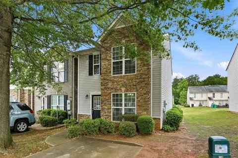 1792 Gold Finch Way
