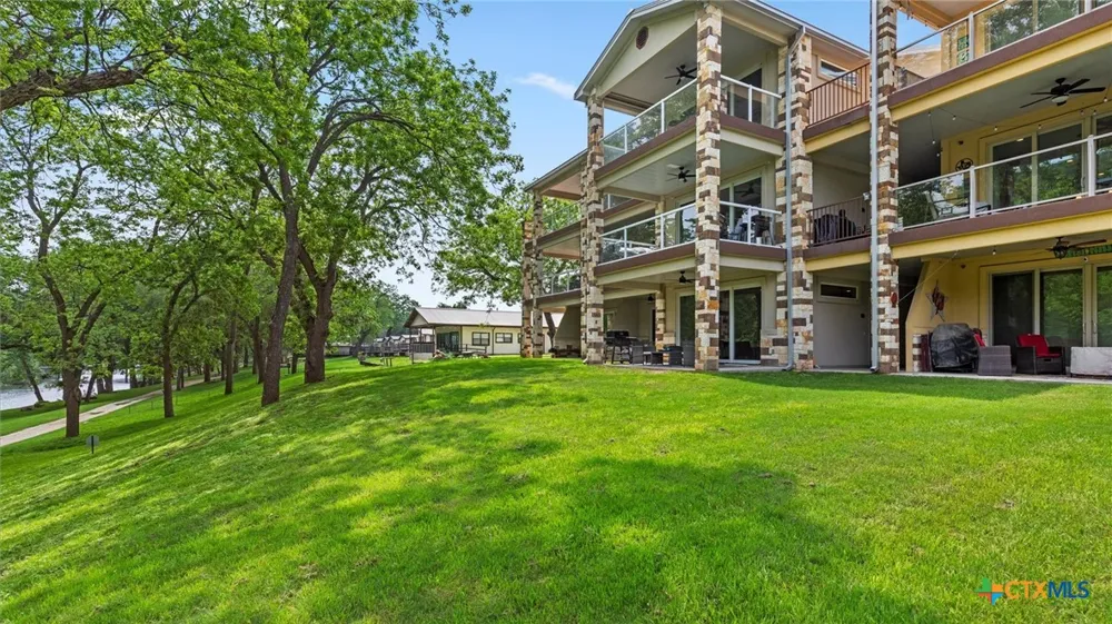 540 River Run #113 New Braunfels, TX 78132