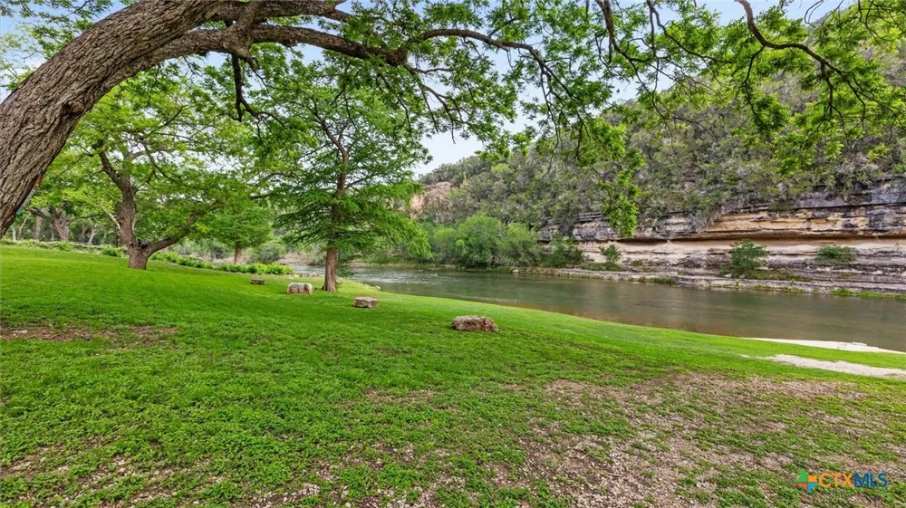 540 River Run #113 New Braunfels, TX 78132