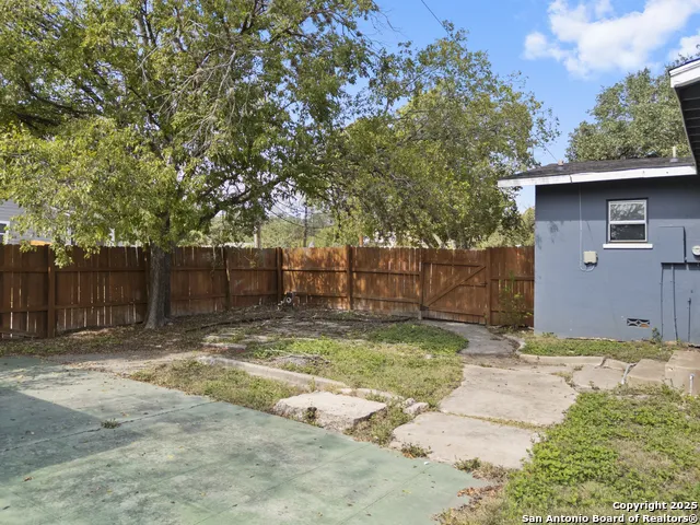1100 GARRATY RD Terrell Hills, TX 78209