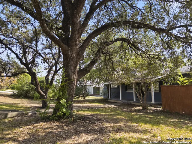 1100 GARRATY RD Terrell Hills, TX 78209