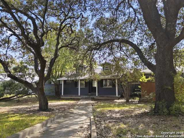 1100 GARRATY RD Terrell Hills, TX 78209