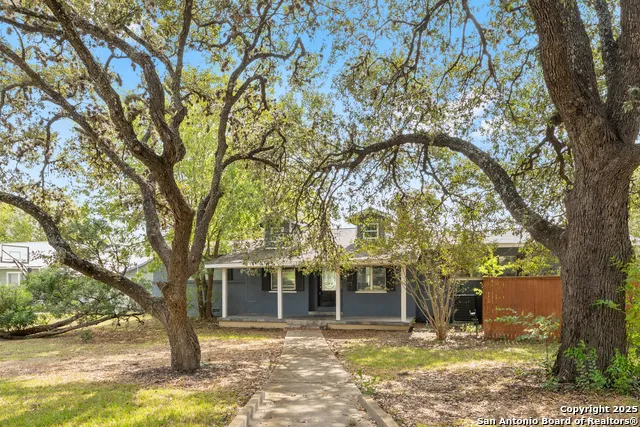 1100 GARRATY RD Terrell Hills, TX 78209