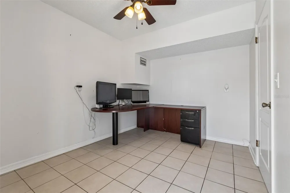 2620 GIANT PLACE Seffner, FL 33584