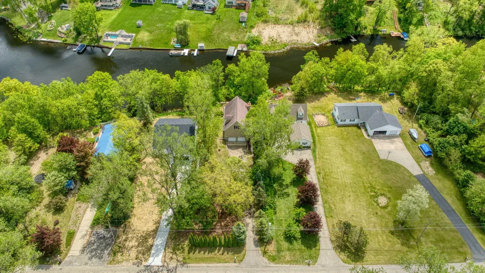 10771 Woodbrook Drive Cement City, MI 49233