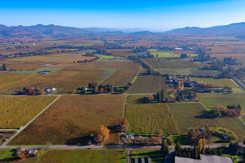 1135 Galleron Road St. Helena, CA 94574