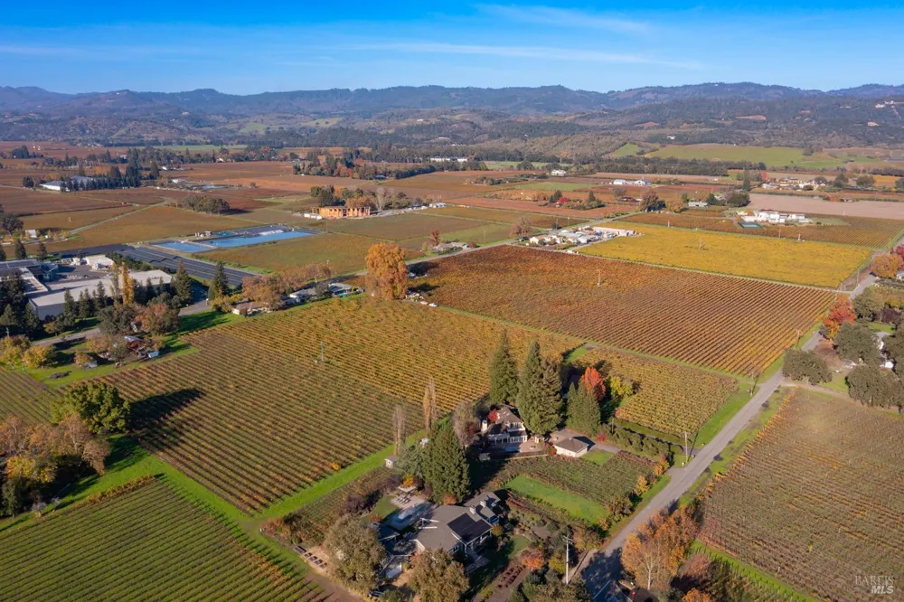 1135 Galleron Road St. Helena, CA 94574