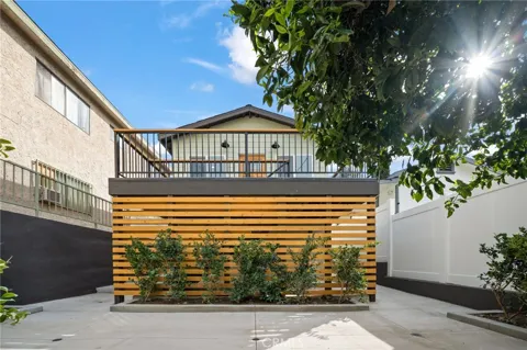 739 W 2nd