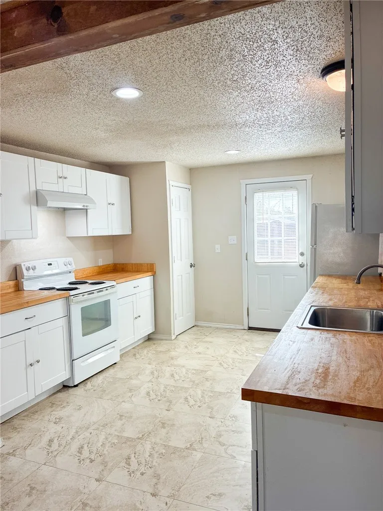 Address Not Shown Three Rivers, TX 78071