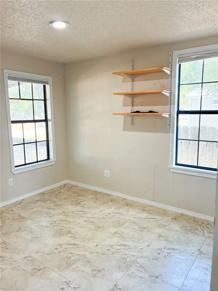 Address Not Shown Three Rivers, TX 78071