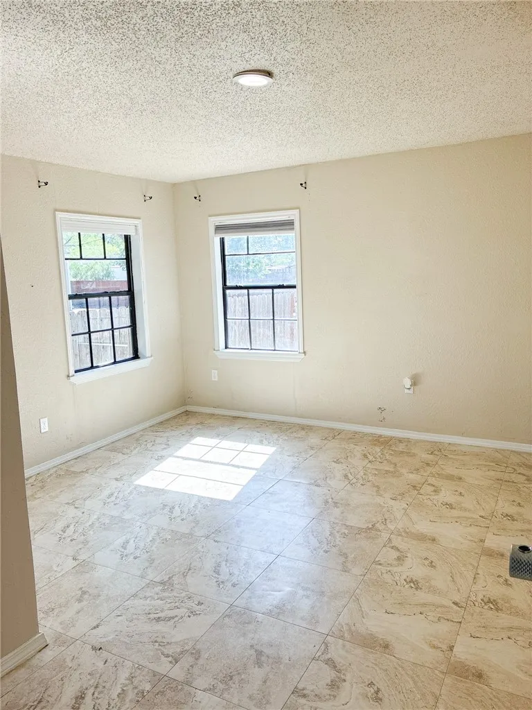 Address Not Shown Three Rivers, TX 78071