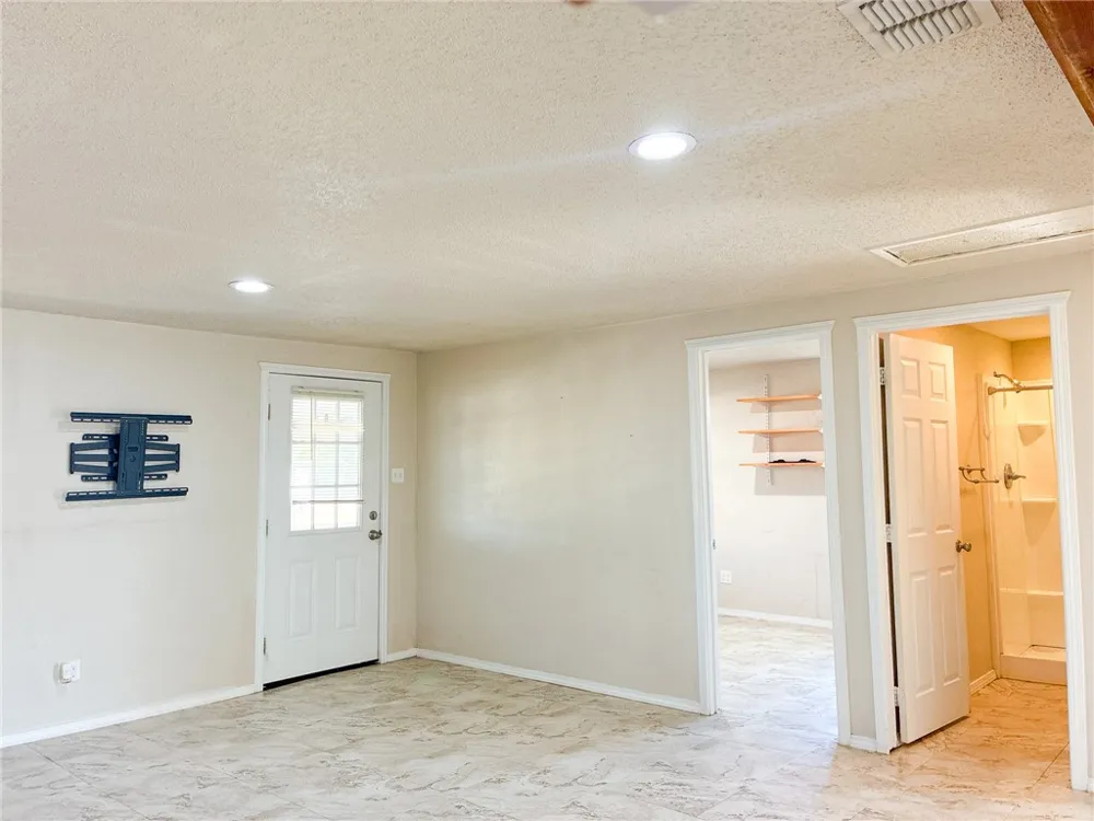 Address Not Shown Three Rivers, TX 78071
