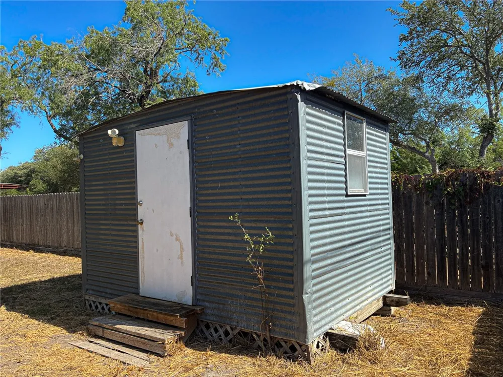 Address Not Shown Three Rivers, TX 78071